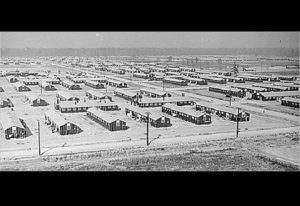 Internační tábor Jerome v Arkansasu. Podobnost s táborem v Birkenau je čistě náhodná...